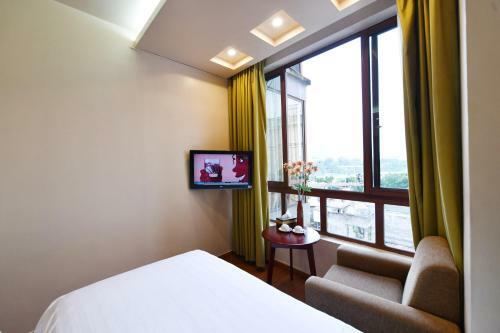 Artisan Lakeview Hotel