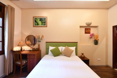 Artisan Lakeview Hotel