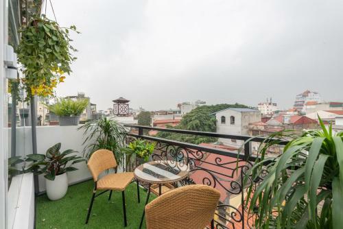 Artisan Lakeview Hotel