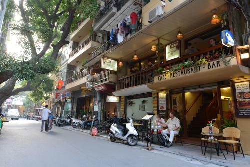 Artisan Lakeview Hotel