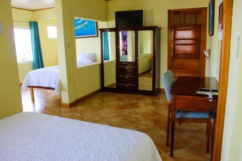 Hotel Banana Bay Marina