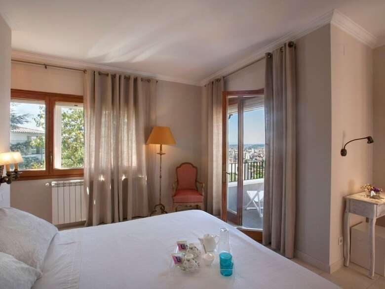 Hostal Montjuic Bed & Breakfast
