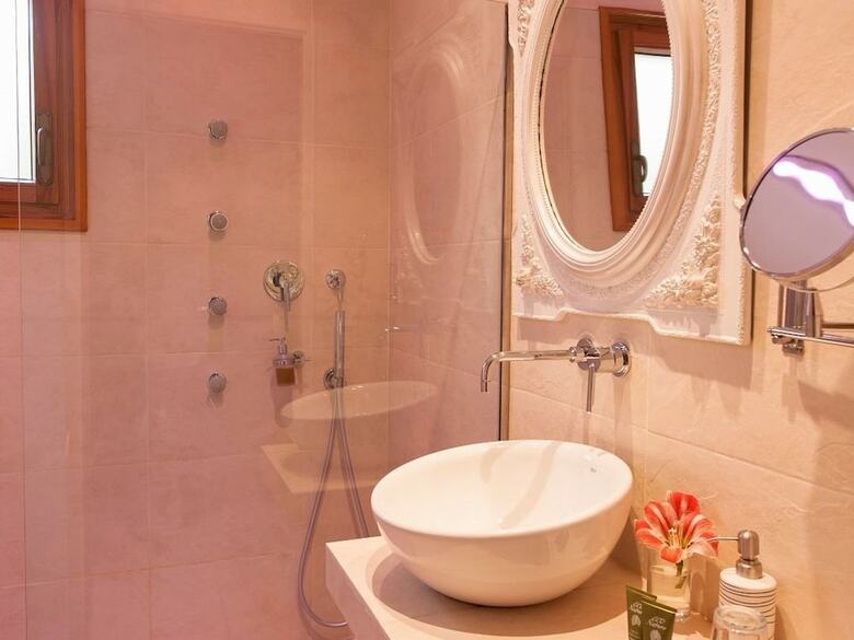 Hostal Montjuic Bed & Breakfast