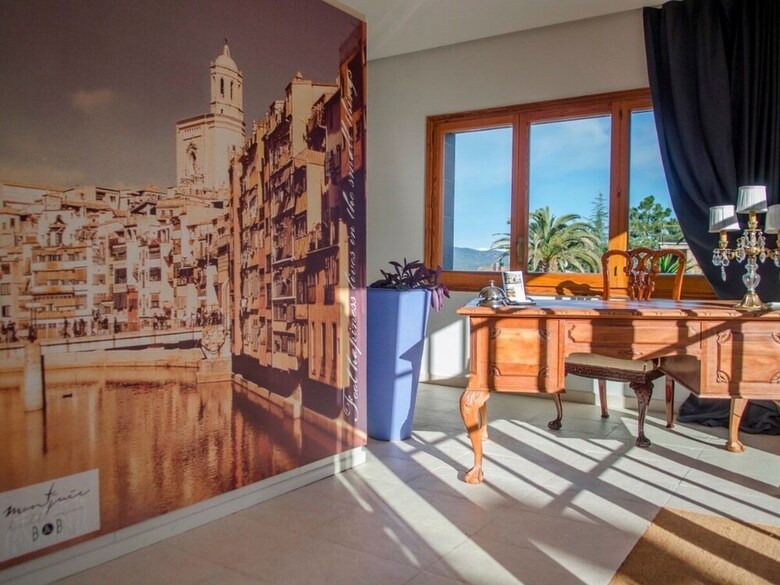 Hostal Montjuic Bed & Breakfast