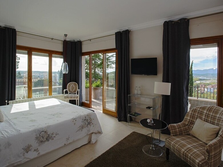 Hostal Montjuic Bed & Breakfast