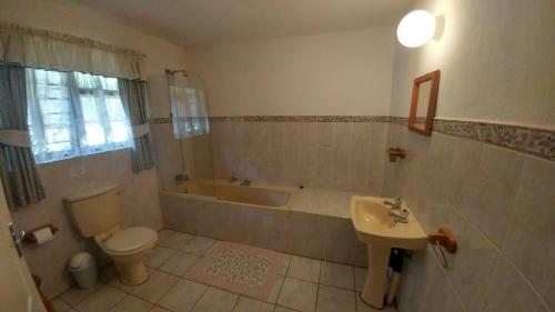 Hostal Oaktree Lodge Guest House