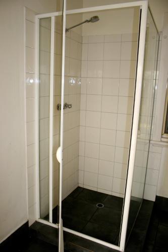 Glenelg Beach Hostel