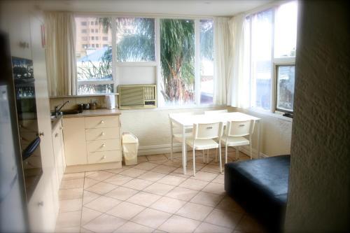 Glenelg Beach Hostel