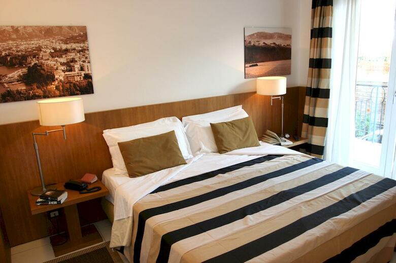 Hotel Rota Suites