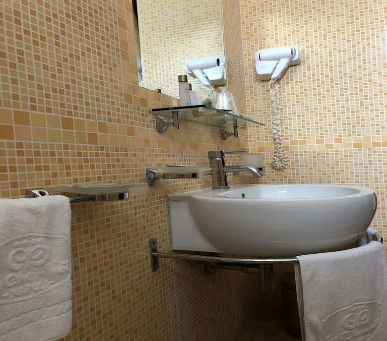 Le Chemin�e Business Hotel