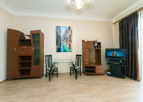 Big Lux Apartments
