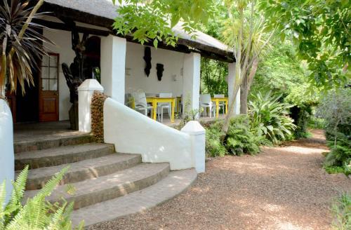 Hostal Old Thatch Lodge