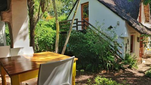 Hostal Old Thatch Lodge