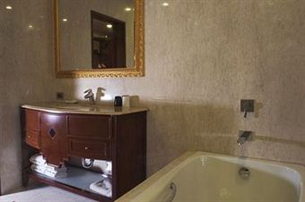 Royal Palace Hotel