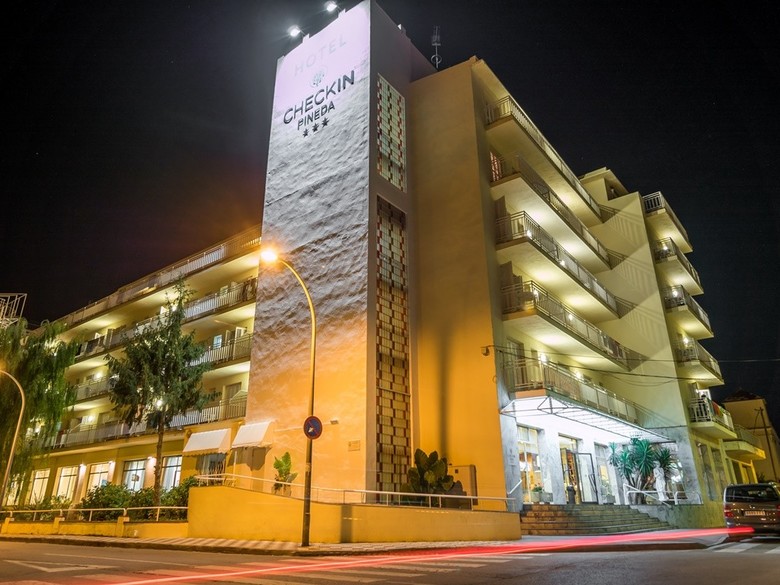 Hotel Checkin Pineda