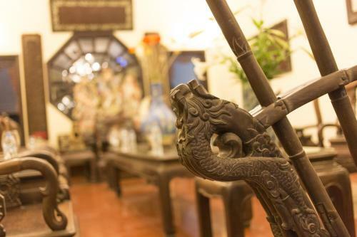 Dragon Hotel