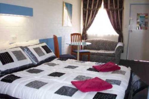 Colonial Inn Motel