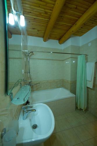 Bibi-khanym Hotel