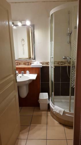 Kyriad Hotel - Restaurant Carentan