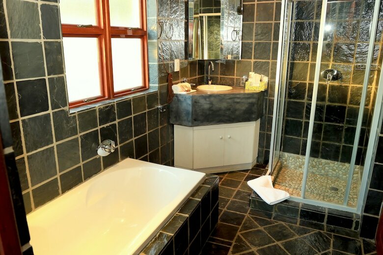 Hostal La Lechere Guest House