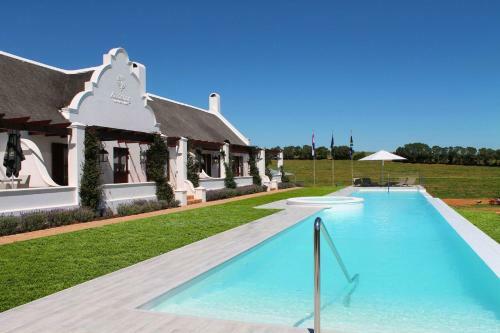 Aaldering Vineyards, Winefarm & Luxury Lodges