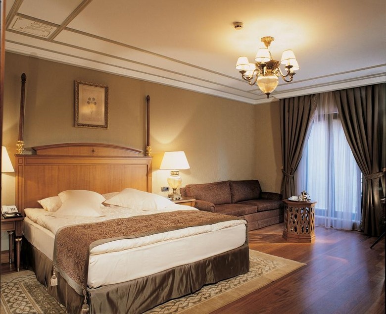 Central Palace Hotel