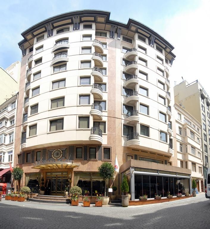 Central Palace Hotel