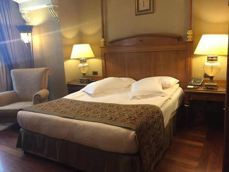 Central Palace Hotel