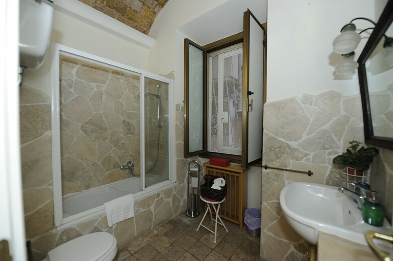 Hostal B&B Chain Gallienus