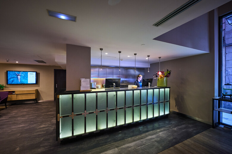 Hotel Catalonia Aviny�