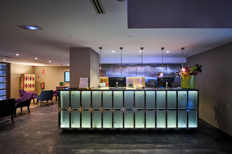 Hotel Catalonia Aviny�