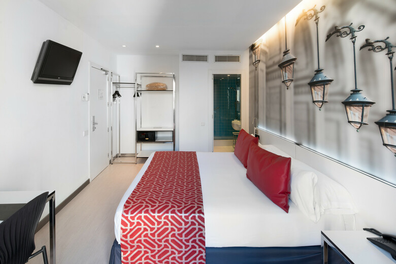 Hotel Catalonia Aviny�