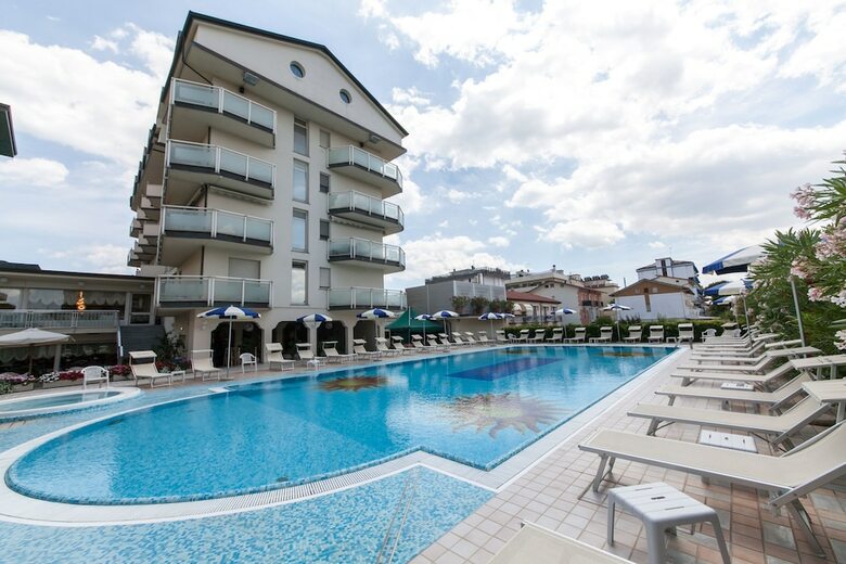 Universal Hotel