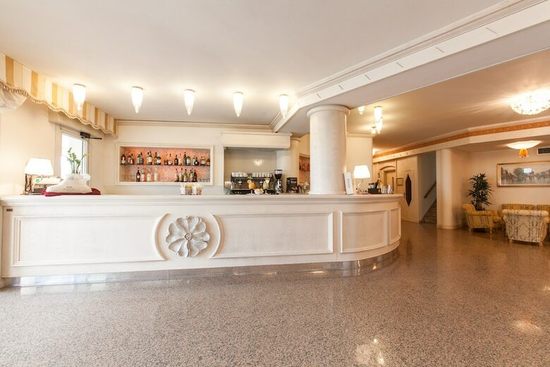 Universal Hotel