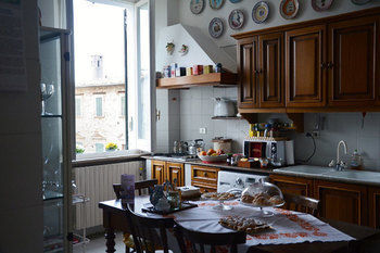 Bed & Breakfast Language And Art