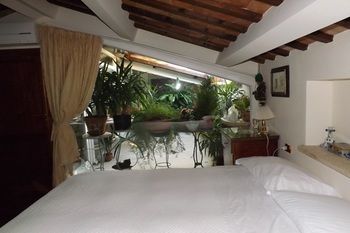 Bed & Breakfast Language And Art