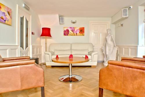 Hostal Rooms At Uphill