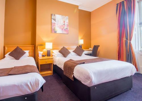 Smiths Hotel