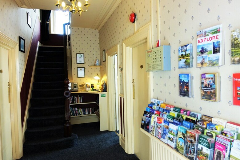 Hostal Oakover Guest House