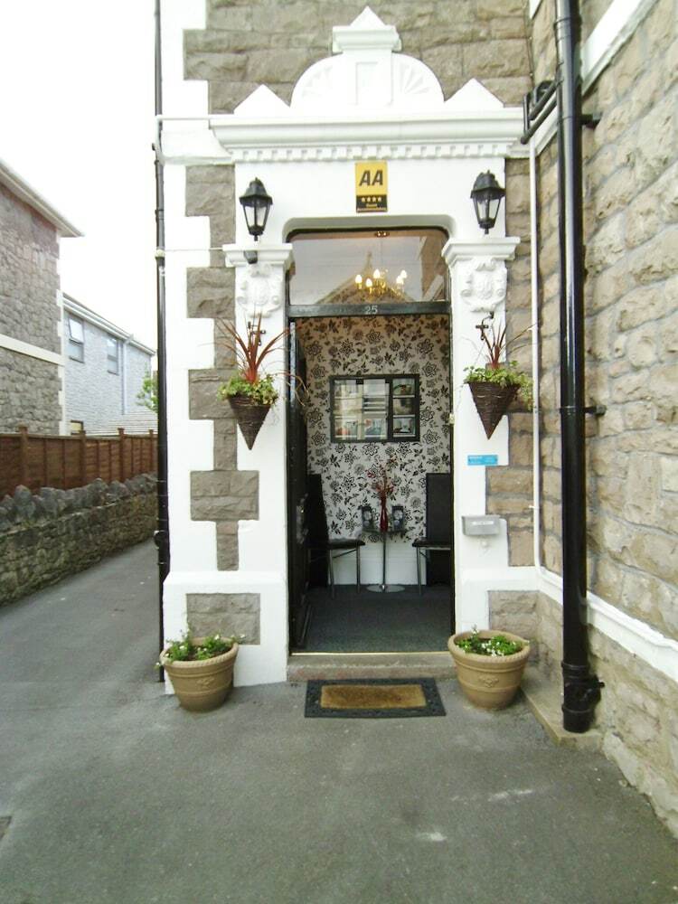 Hostal Oakover Guest House