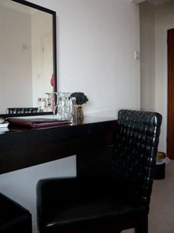Queenswood Hotel