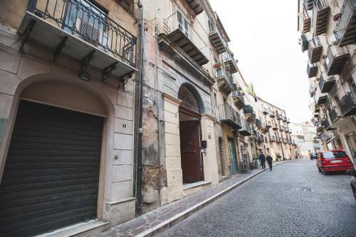 Hostal Lerux International