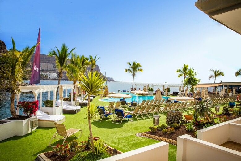 Hotel Livvo Puerto de Mog�n