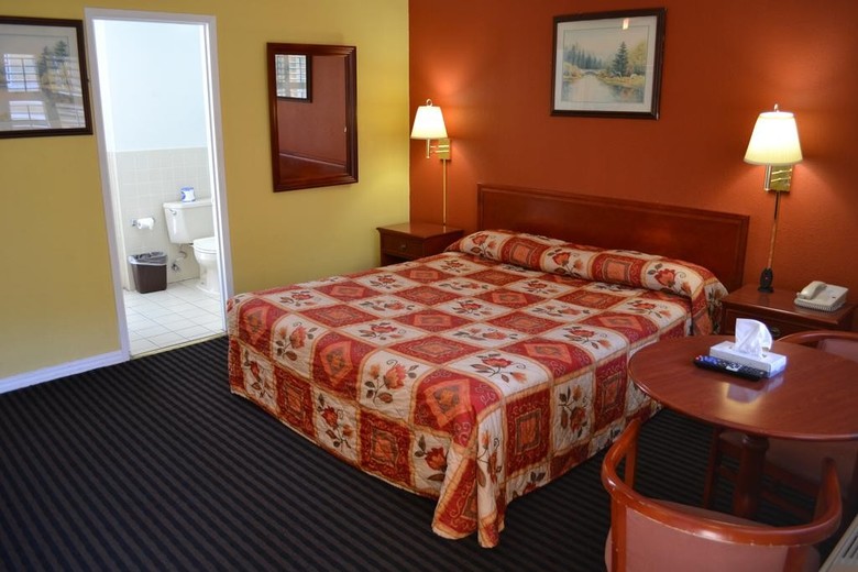 Hotel Alpha Inn And Suites