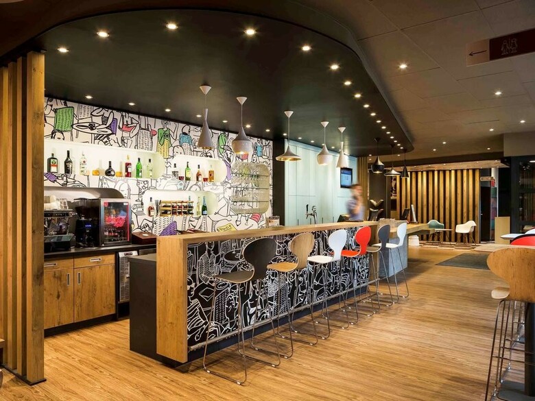 Hotel Ibis Heroes Square