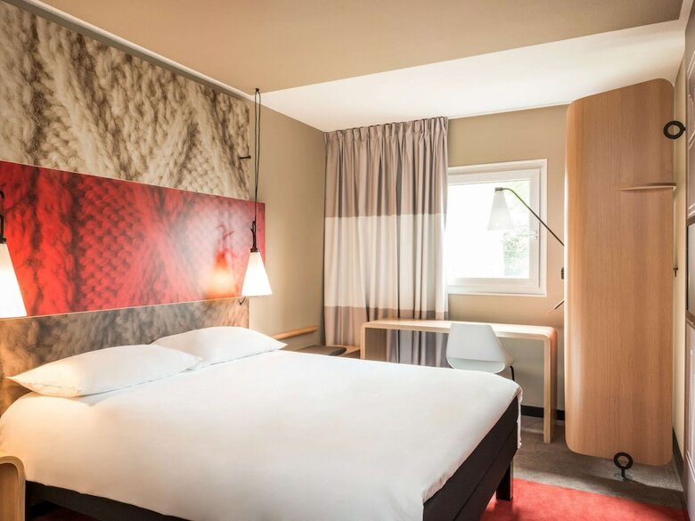 Hotel Ibis Heroes Square