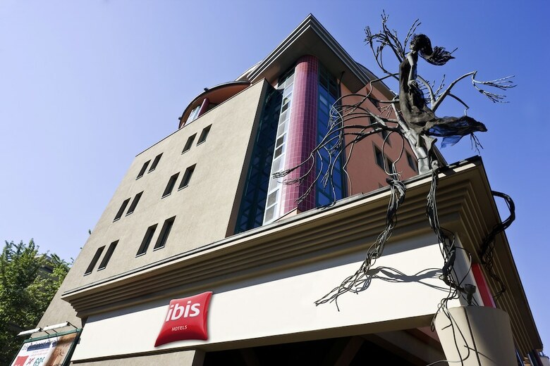 Hotel Ibis Heroes Square