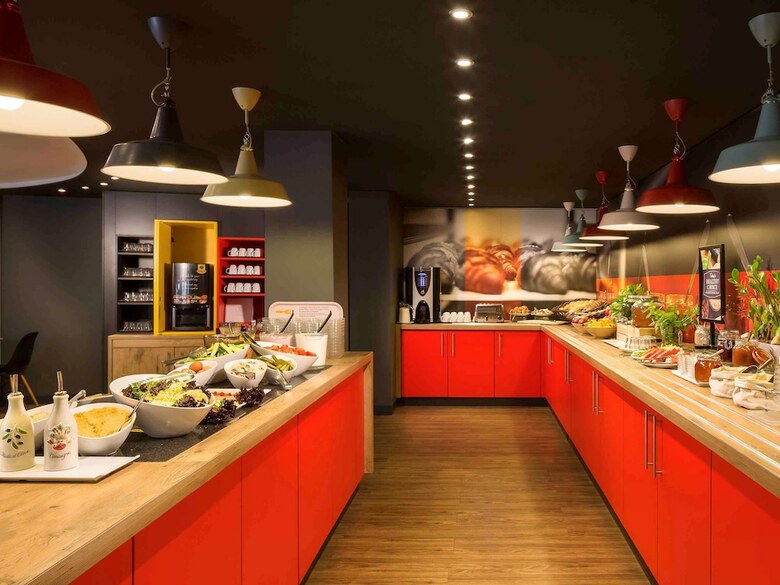Hotel Ibis Heroes Square