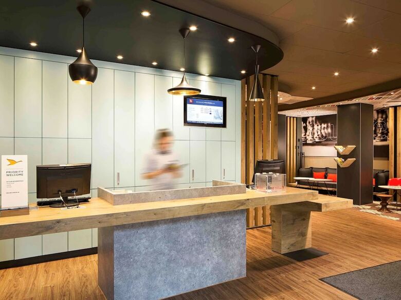 Hotel Ibis Heroes Square