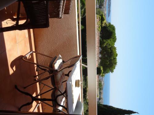 2 Bedroom Modern Apartment In Antibes With Sea View